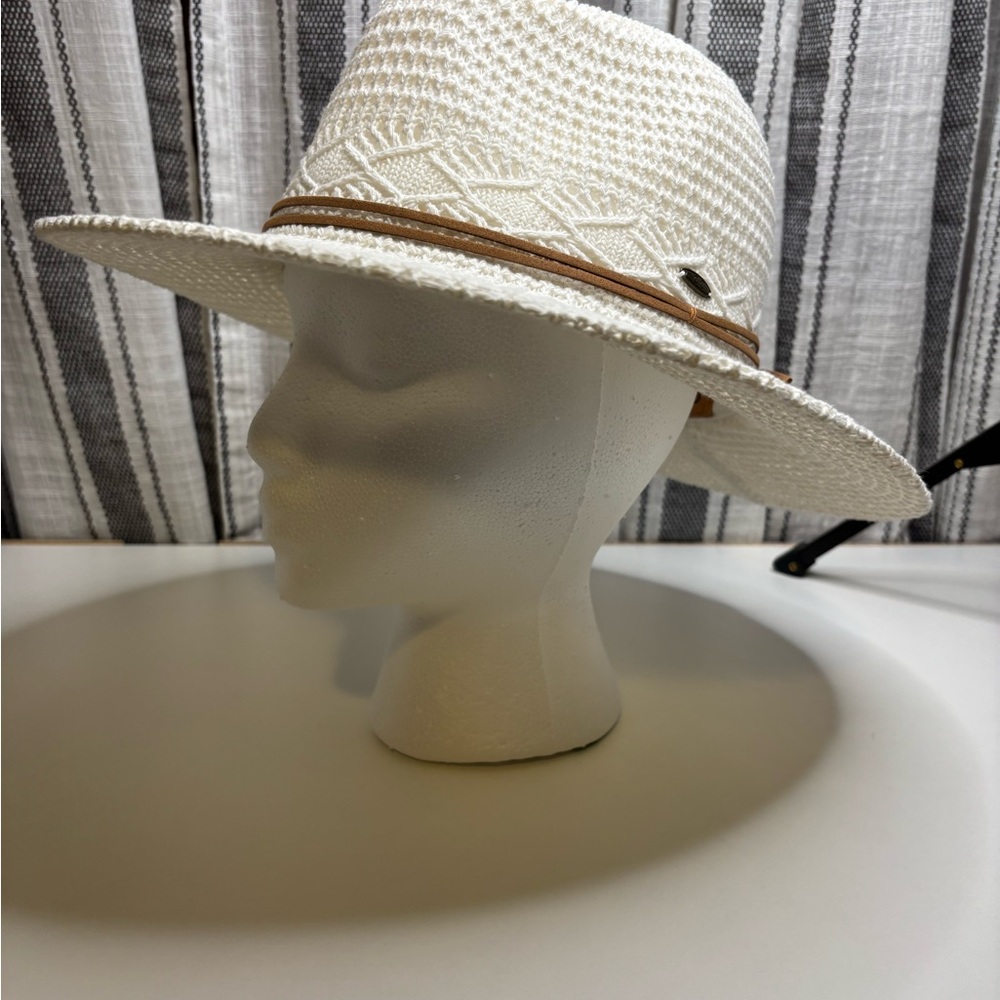 Like new white cotton summer sunhat.